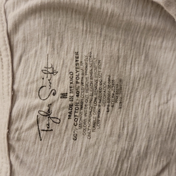Taylor Swift Tee - Picture 2 of 3